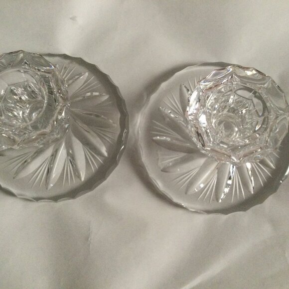 A pair of clear glass candleholders for 2cm candle sticks - Picture 3 of 5